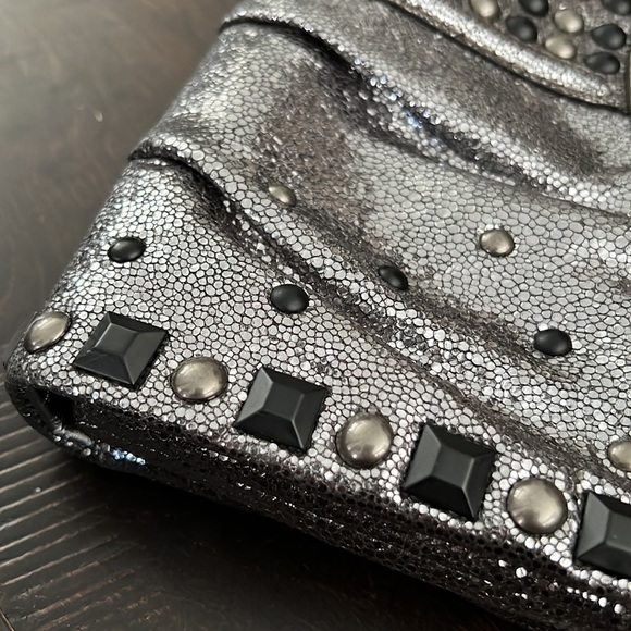 🆕 Large Coach Clutch - Picture 8 of 10